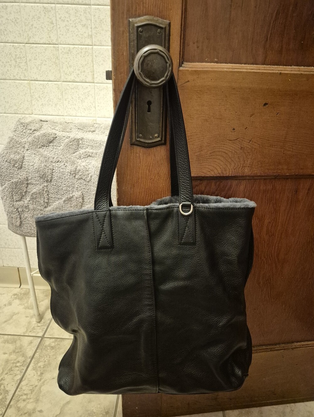 Opelle Black Leather Tote Bag with Gray Shearling Lining
